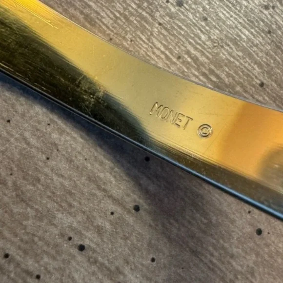 Monet - Gold tone textured Geometric Bangle Bracelet.  Vintage EUC - Picture 4 of 4